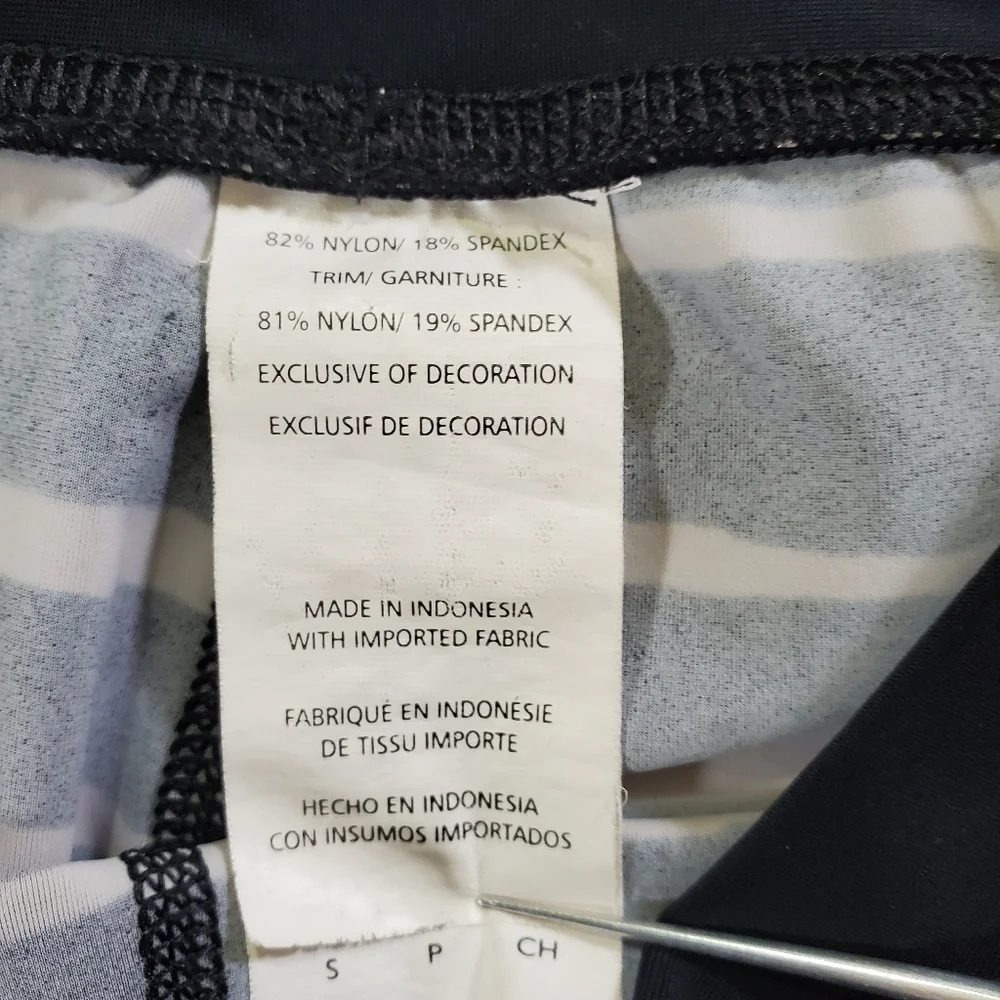 2447 * Nike Cropped Black White Stripe Compression Legging Pants Size S